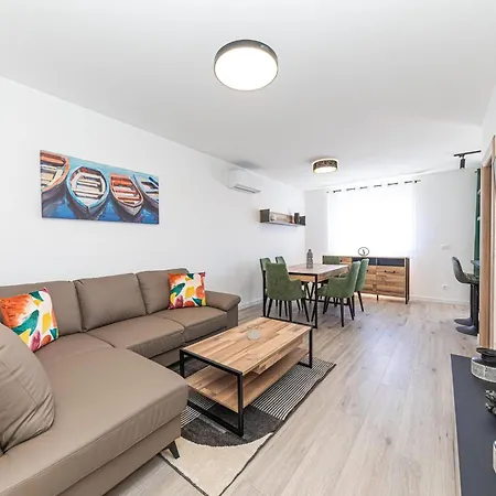 Two Bedroom With Sea View And Balcony Appartement Kaštela