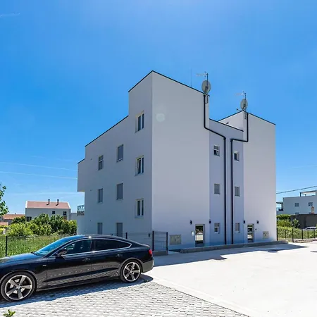Two Bedroom With Sea View And Balcony Kaštela