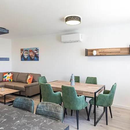 Two Bedroom With Sea View And Balcony * Kaštela